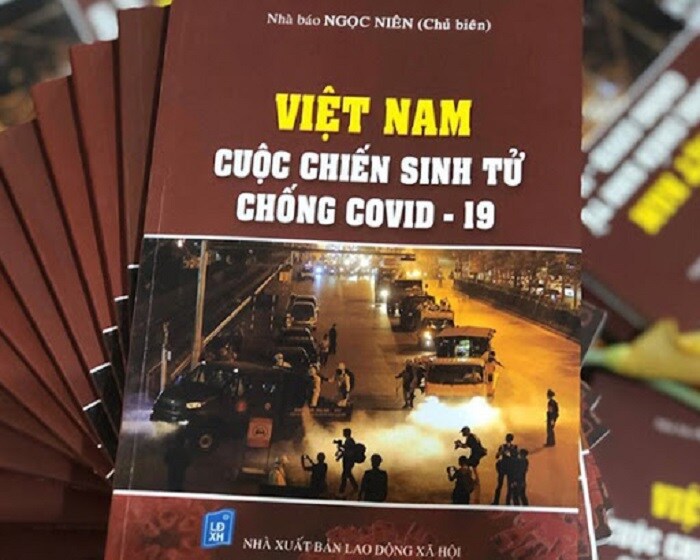 &quot;Việt Nam - Cuộc chiến sinh tử chống Covid-19&quot; tái bản với nhiều điểm mới - Ảnh 1.