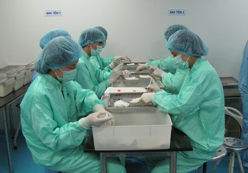 Việt Nam thử nghiệm vaccine Covid-19 trên khỉ - Ảnh 1.