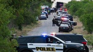 Phát hiện ít nhất 40 người chết trong thùng xe kéo ở Texas, Mỹ