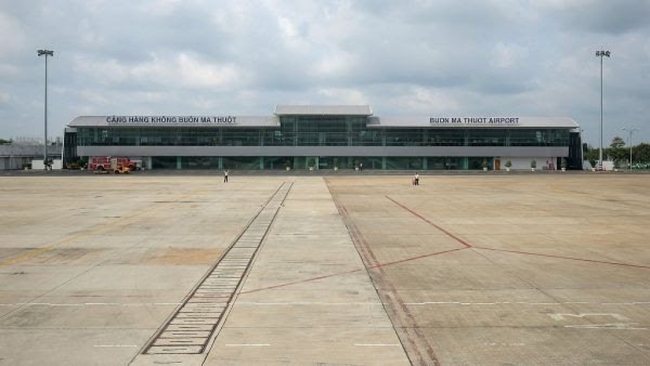 Tạm thời đóng cửa Sân bay Buôn Ma Thuột trong ngày 10/11 do ảnh hưởng của bão số 12 - Ảnh 1.