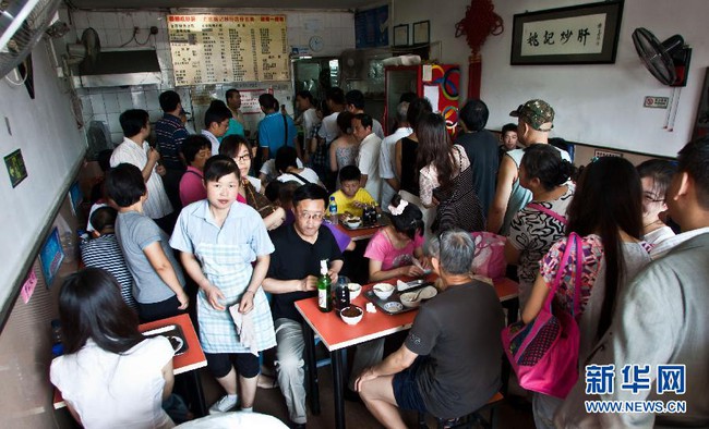 Thực khách Trung Quốc tập nập đến quán sau lần ghé qua của ông Biden năm 2011. Ảnh: Tân Hoa Xã