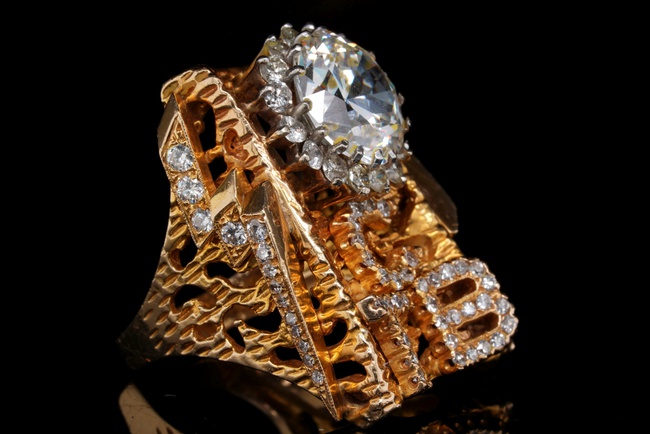 Chiếc nhẫn vàng nạm kim cương của Elvis Presley dự kiến bán được nửa triệu đô la - Ảnh 1.