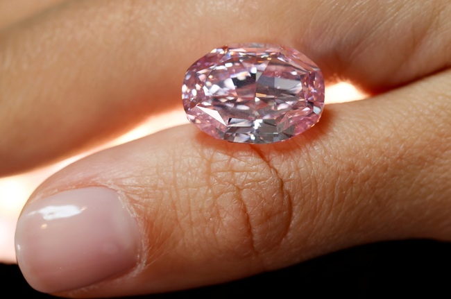 Viên kim cương hồng quý giá đắt nhất từ trước đến nay - Ảnh 3.