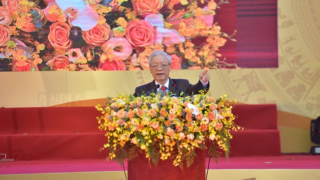 Tổng Bí thư, Chủ tịch nước Nguyễn Phú Trọng về thăm trường cũ Nguyễn Gia Thiều - Ảnh 1.