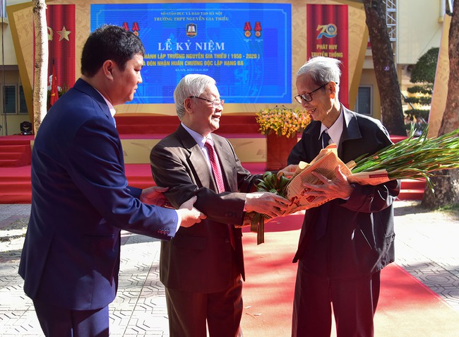 Tổng Bí thư, Chủ tịch nước Nguyễn Phú Trọng về thăm trường cũ Nguyễn Gia Thiều - Ảnh 6.