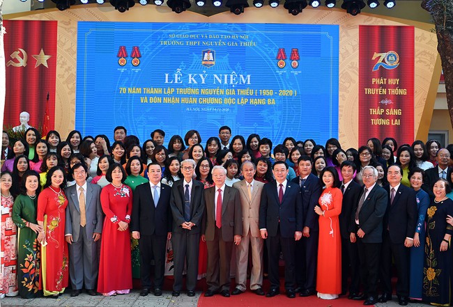 Tổng Bí thư, Chủ tịch nước Nguyễn Phú Trọng về thăm trường cũ Nguyễn Gia Thiều - Ảnh 2.