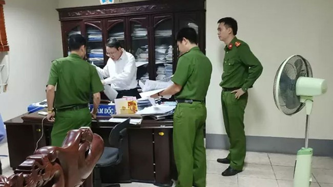 Ninh Bình: Bắt giám đốc Ngân hàng Hợp tác xã Việt Nam cùng nhiều thuộc cấp - Ảnh 2.