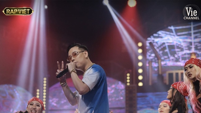 Tiết mục của Andree ở chung kết Rap Việt có ca từ nhạy cảm - Ảnh 1.