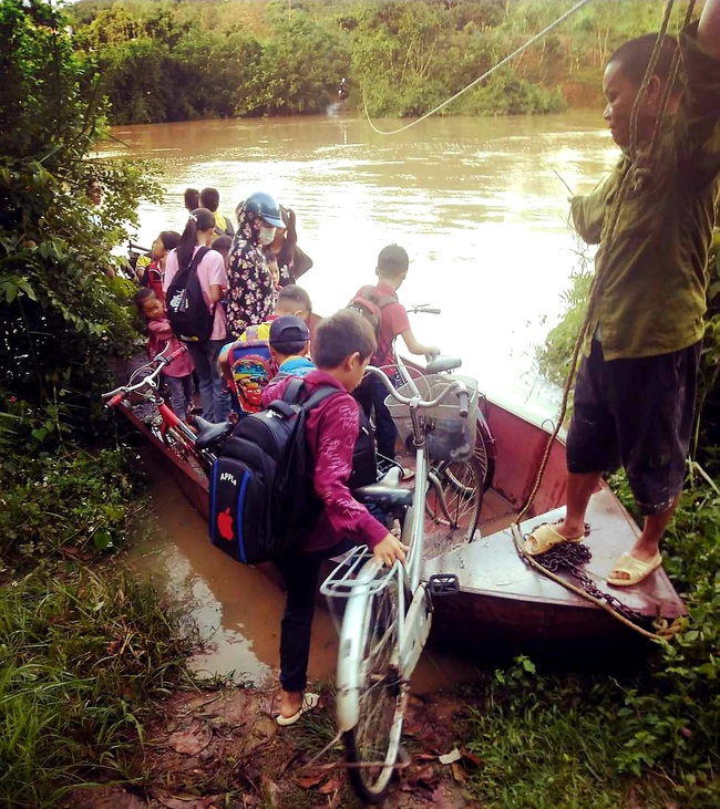 Học sinh Tân Nhiên - Nỗi lo đường đến trường mùa mưa lũ - Ảnh 2.