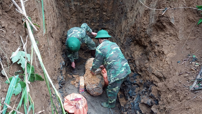 Hòa Bình: Hủy nổ an toàn quả bom khoảng 300 kg - Ảnh 1.