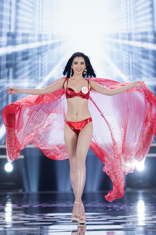 Xem lại phần thi bikini &quot;nóng bỏng&quot; của Top 22 Hoa hậu Việt Nam 2020 - Ảnh 2.