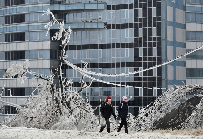 Cảnh tượng độc đáo khi Vladivostok (Nga) bị biến thành thành phố băng - Ảnh 3.