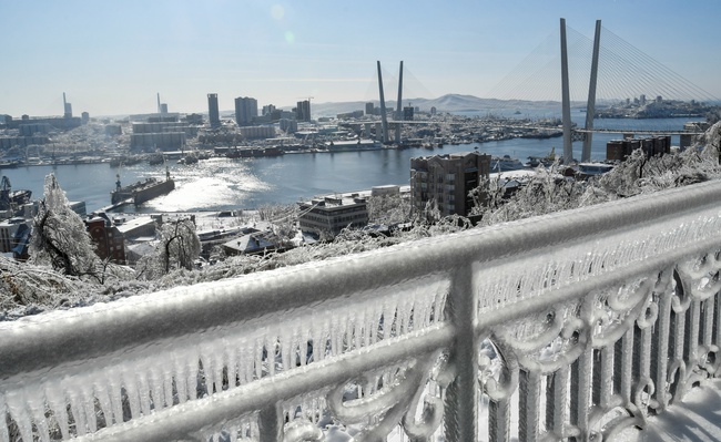Khung cảnh thành phố Vladivostok bị biến thành &quot;xứ sở băng giá&quot;