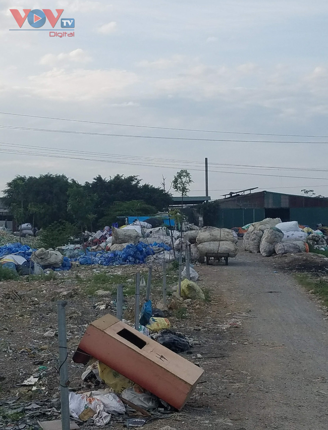 Làng Xà Kiều (Hà Nội): Cả làng sống chung với rác thải phế liệu - Ảnh 4.
