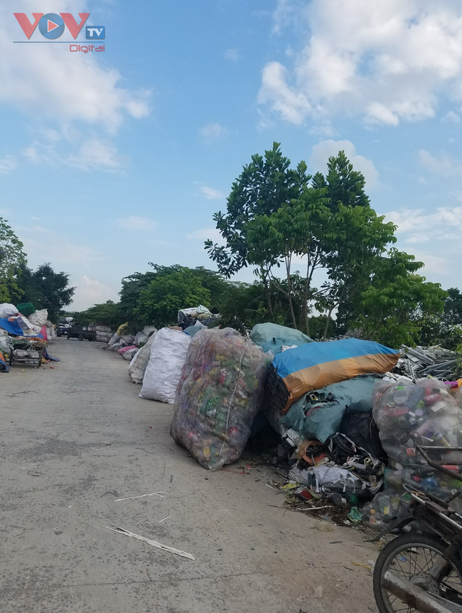 Làng Xà Kiều (Hà Nội): Cả làng sống chung với rác thải phế liệu - Ảnh 3.