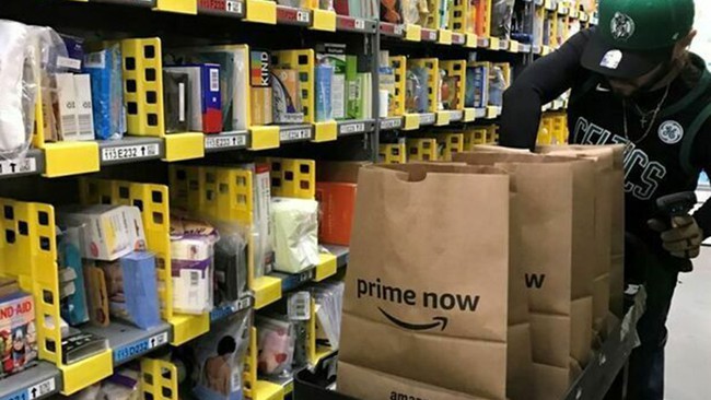 Tập đoàn Amazon chi hơn 500 triệu đô-la thưởng cho nhân viên làm việc trên tuyến đầu tại Mỹ - Ảnh 1.