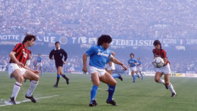 Napoli nghẹn ngào trong tiếng hát 'Ho visto Maradona' - Ảnh 2.