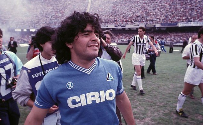 Napoli nghẹn ngào trong tiếng hát 'Ho visto Maradona' - Ảnh 1.