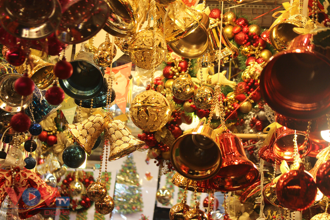 Rực rỡ sắc màu đón Giáng Sinh trên phố Hàng Mã - Ảnh 7.