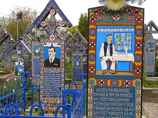 Nghĩa trang “vui vẻ” ở Romania - Ảnh 1.
