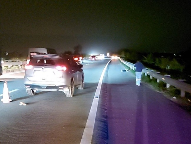 Điều tra vụ ô tô tông một nam giới tử vong trên đường cao tốc - Ảnh 1.