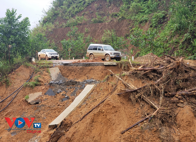 Tuyến đường ĐH1 dẫn vào xã Phước Thành, huyện Phước Sơn, tỉnh Quảng Nam bị hư hỏng