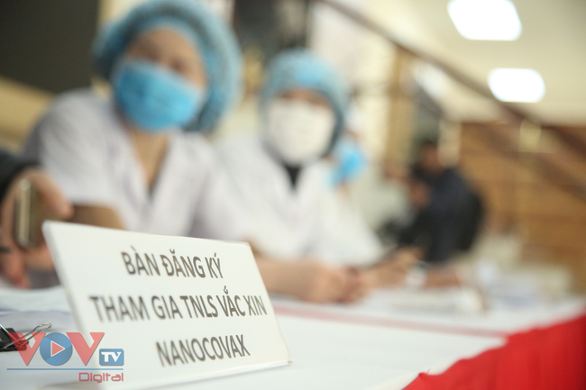 Nhiều tình nguyện viên đăng ký tiêm thử nghiệm vaccine Covid-19 &quot;made in Vietnam&quot; tại Hà Nội - Ảnh 4.