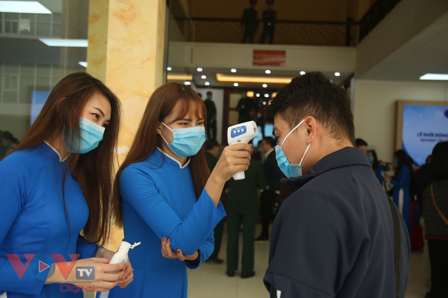 Nhiều tình nguyện viên đăng ký tiêm thử nghiệm vaccine Covid-19 &quot;made in Vietnam&quot; tại Hà Nội - Ảnh 7.