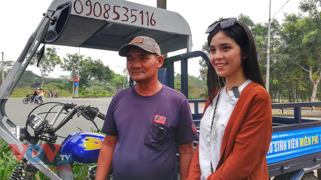 Trích hơn 15 triệu tiền được ủng hộ, ông Minh “cô đơn” mua 3 xe máy tặng  sinh viên nghèo - Ảnh 1.