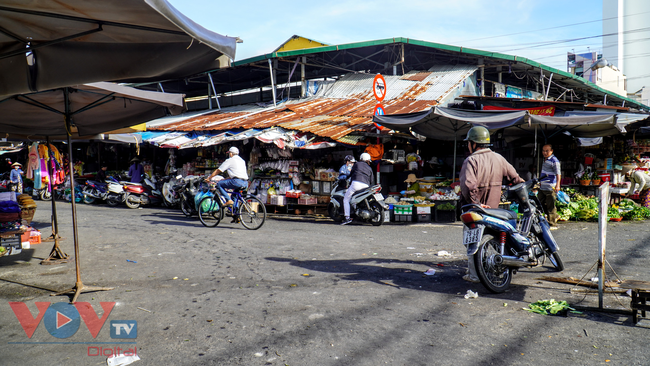 Buổi sáng bên chợ Xóm Mới, Nha Trang - Ảnh 2.