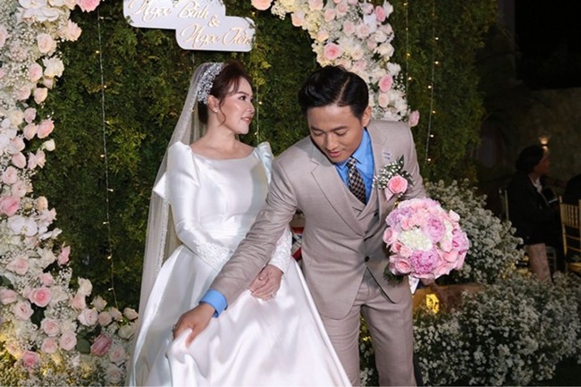 Sao Việt xúng xính dự đám cưới Quý Bình với bà xã doanh nhân - Ảnh 3.