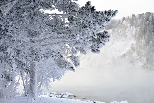 Băng tuyết trắng xóa bên sông Yenisei, Siberia, nước Nga - Ảnh 10.