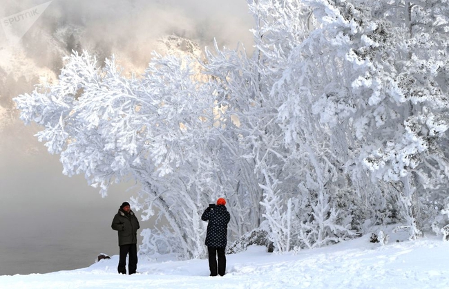 Băng tuyết trắng xóa bên sông Yenisei, Siberia, nước Nga - Ảnh 13.