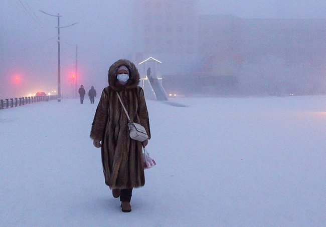 Thành phố lạnh nhất thế giới chìm trong tuyết trắng đầu đông - Ảnh 6.