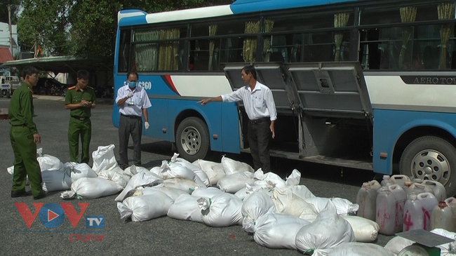 An Giang: Phát hiện, bắt giữ gần 1.700 kg huyết heo không rõ nguồn gốc - Ảnh 1.