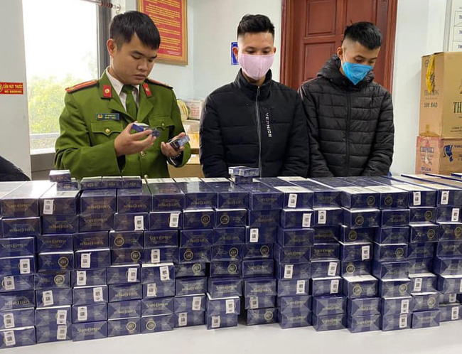 Phá đường dây buôn lậu tại Hà Nội, thu giữ hơn 10.000 bao thuốc lá ngoại - Ảnh 1.