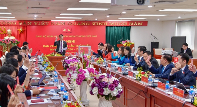 Tinh gọn bộ máy, nâng cao hiệu quả hoạt động xứng đáng là ngân hàng số 1 Việt Nam - Ảnh 1.