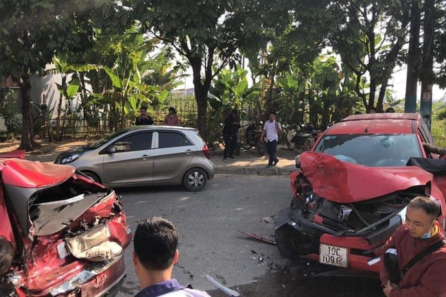 Ô tô gây tai nạn liên hoàn ở Phú Thọ, 4 người thương vong - Ảnh 1.