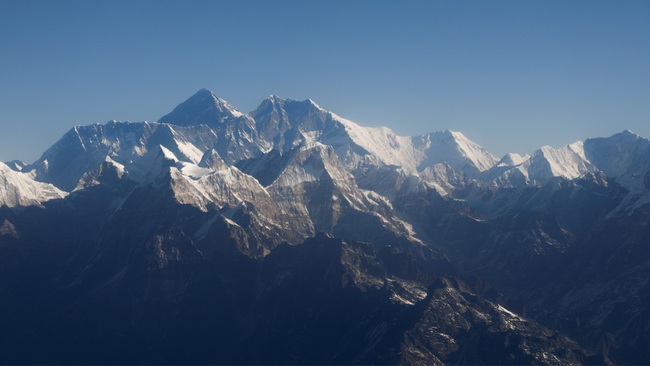 Đỉnh Everest cao hơn 86 cm so với số liệu chính thức - Ảnh 1.