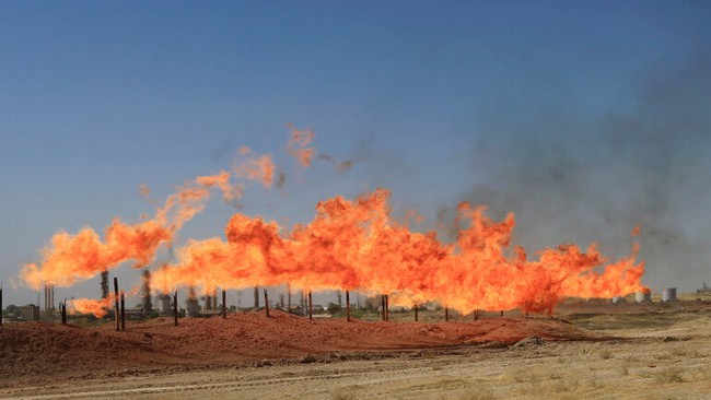 Hai quả bom nhằm vào giếng dầu ở Kirkuk, Iraq - Ảnh 1.