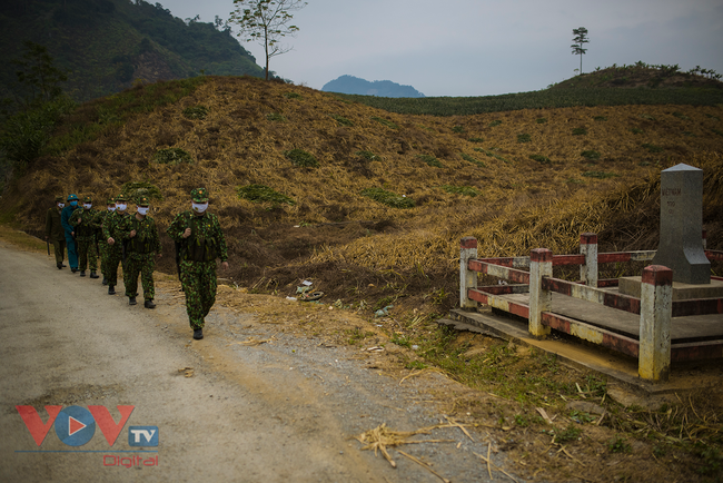 Bộ đội biên phòng Bản Lầu, Lào Cai căng mình chống dịch ngày đầu năm mới 2021 - Ảnh 14.