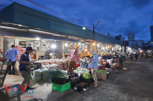 Khánh Hòa: Chợ đầu mối, cảng cá nhộn nhịp đầu năm mới - Ảnh 1.