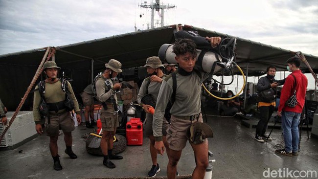 Indonesia huy động lực lượng tối đa tìm kiếm máy bay mất tích - Ảnh 2.