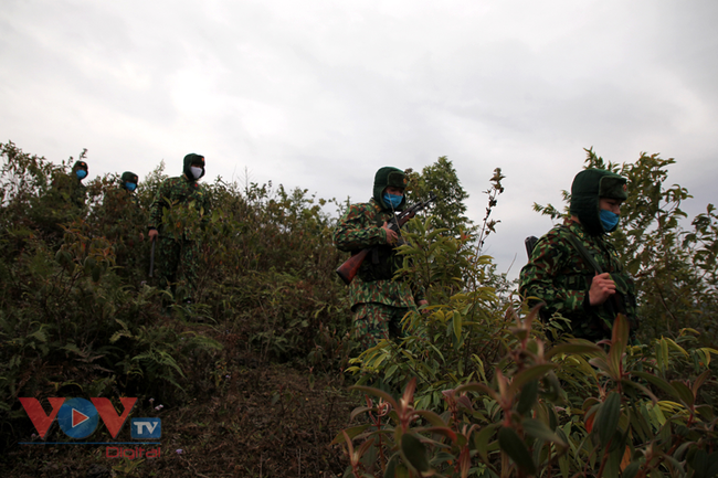 Bộ đội biên phòng Lai Châu căng mình tuần tra trong giá lạnh - Ảnh 7.