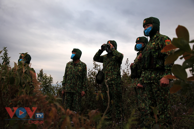 Bộ đội biên phòng Lai Châu căng mình tuần tra trong giá lạnh - Ảnh 9.