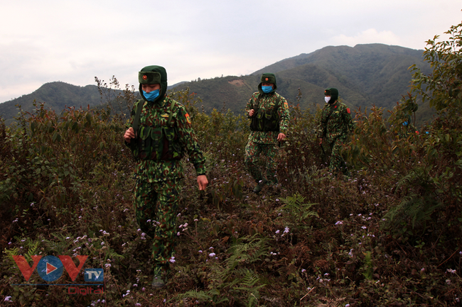 Bộ đội biên phòng Lai Châu căng mình tuần tra trong giá lạnh - Ảnh 10.