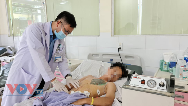 Bệnh viện Quân y 175 cứu sống bệnh nhân nuốt gần 1kg kim loại - Ảnh 1.
