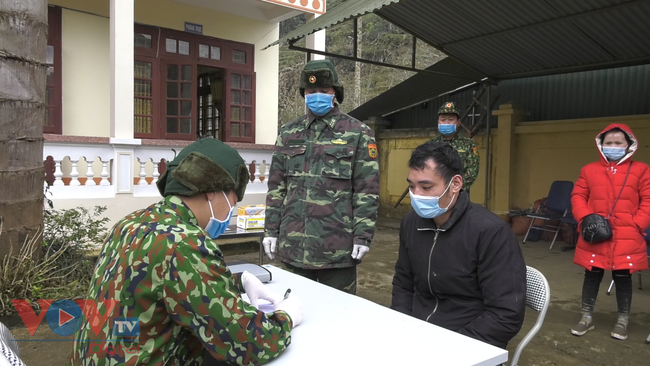 Bộ đội Biên phòng Lào Cai ngăn chặn 35 đối tượng nhập cảnh trái phép - Ảnh 1.