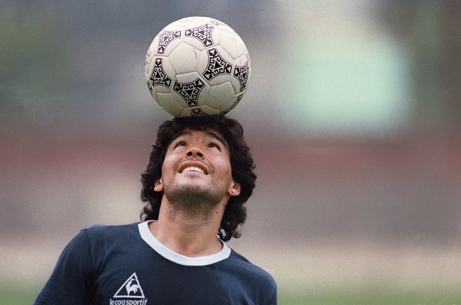 Maradona, người đã phá lằn ranh sinh tử của nhân gian - Ảnh 1.