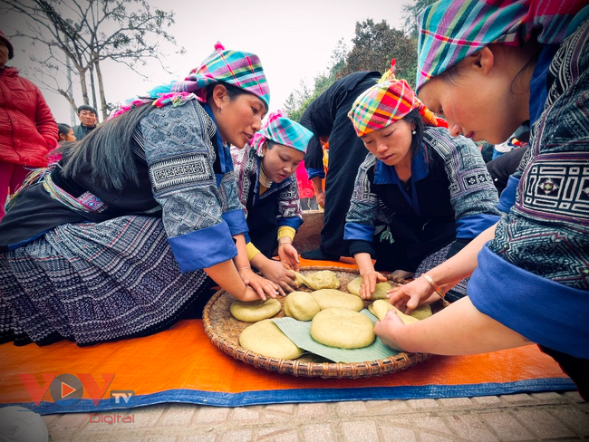 Khai mạc Lễ hội giã bánh dày huyện Mù Cang Chải (Yên Bái) lần thứ nhất - Ảnh 2.